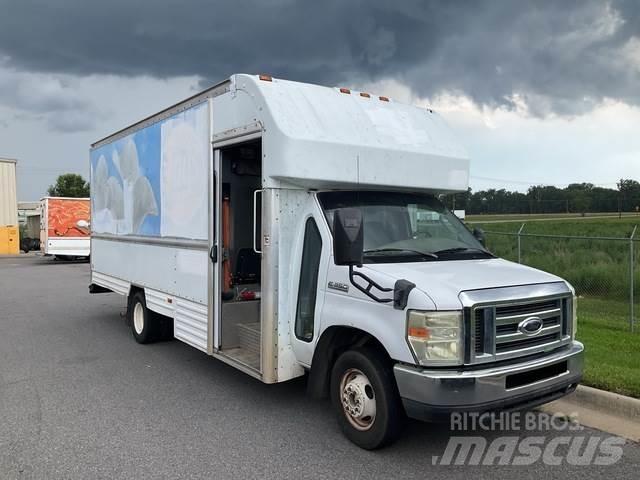 Ford E-350 Фургони