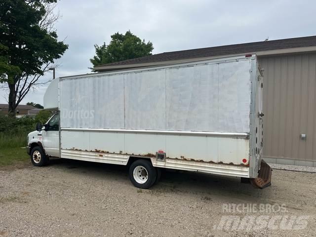 Ford E-350 Фургони