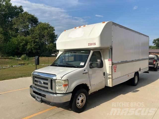 Ford E-350 Панельні фургони