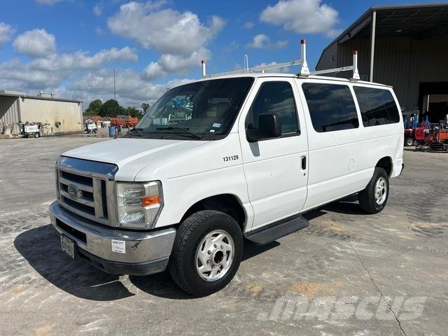 Ford E-350 Автомобілі