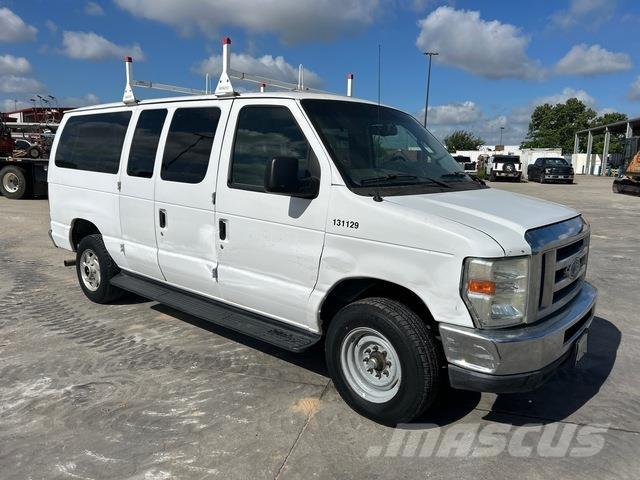 Ford E-350 Автомобілі