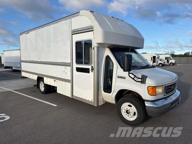 Ford E-350 Фургони