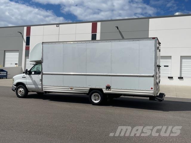 Ford E-350 Фургони