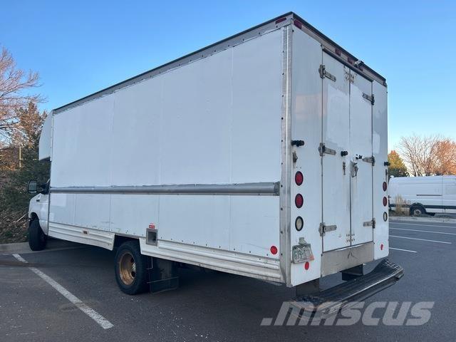 Ford E-350 Панельні фургони