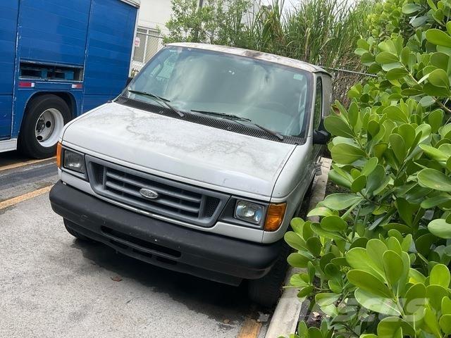 Ford E-350 Панельні фургони