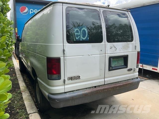 Ford E-350 Панельні фургони