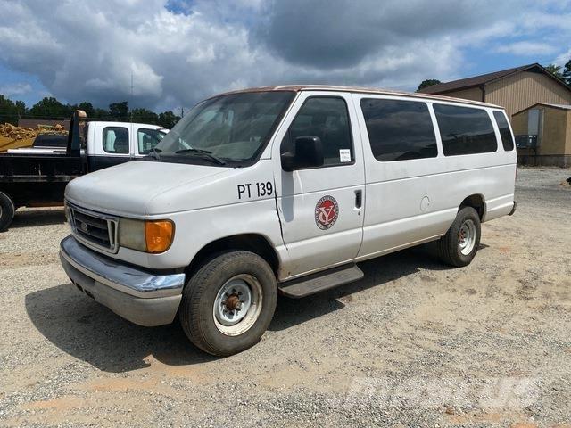 Ford E-350 Автомобілі