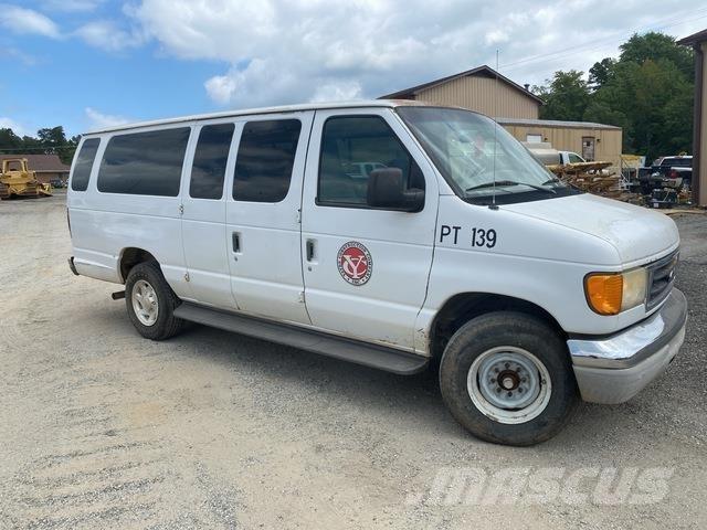 Ford E-350 Автомобілі