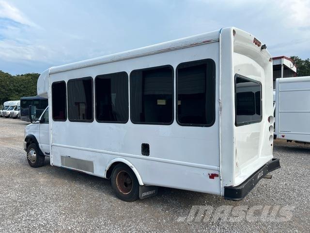 Ford E-350 Мікроавтобуси