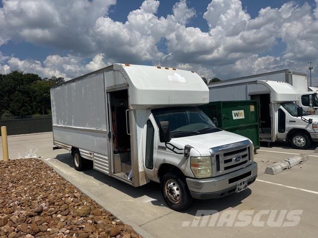 Ford E-350 Панельні фургони