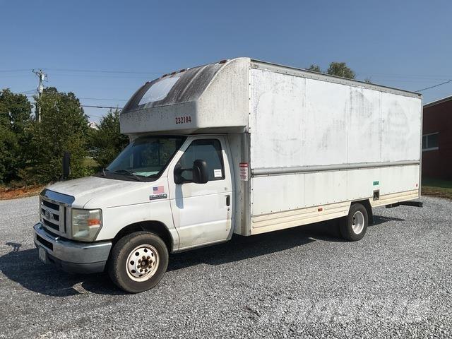 Ford E-350 Фургони