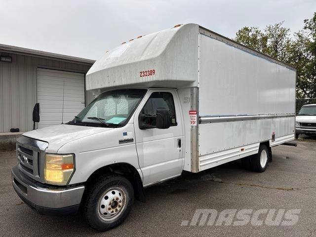 Ford E-350 Панельні фургони