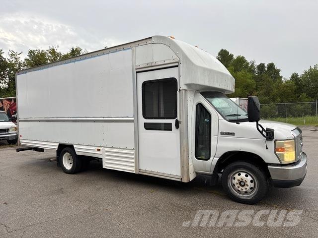 Ford E-350 Панельні фургони