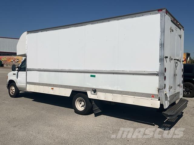 Ford E-350 Фургони