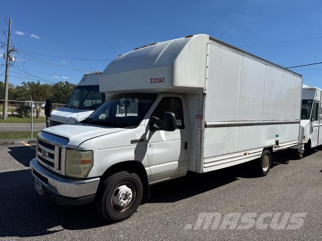 Ford E-350 Панельні фургони