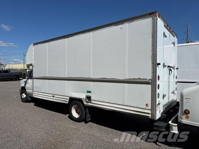 Ford E-350 Панельні фургони