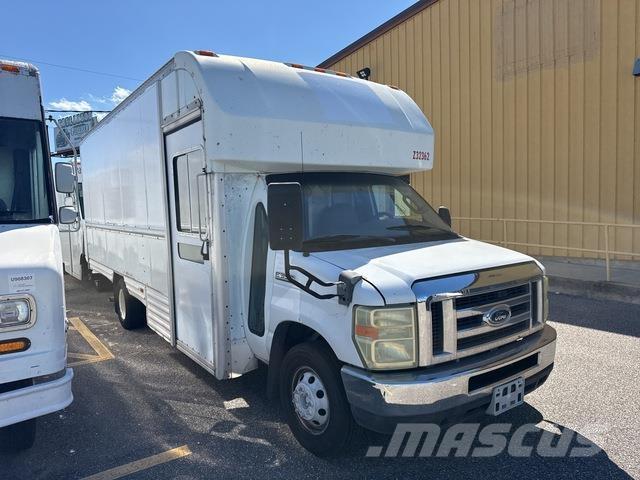 Ford E-350 Панельні фургони