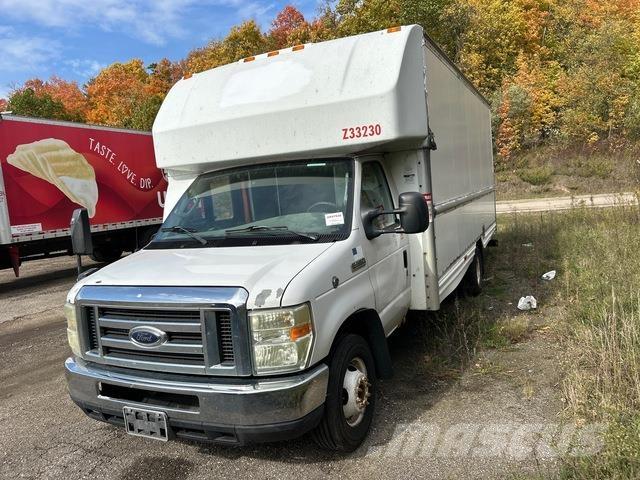 Ford E-350 Панельні фургони