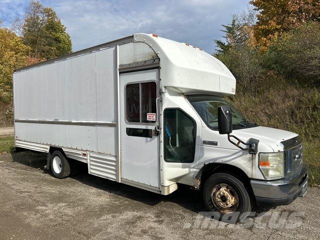 Ford E-350 Панельні фургони