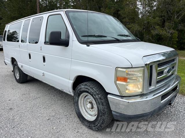 Ford E-350 Автомобілі