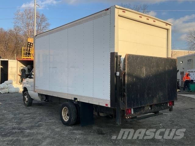 Ford E-350 Фургони