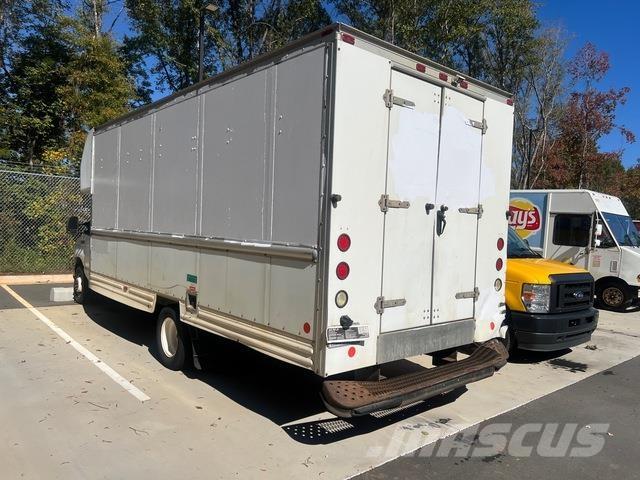 Ford E-350 Панельні фургони