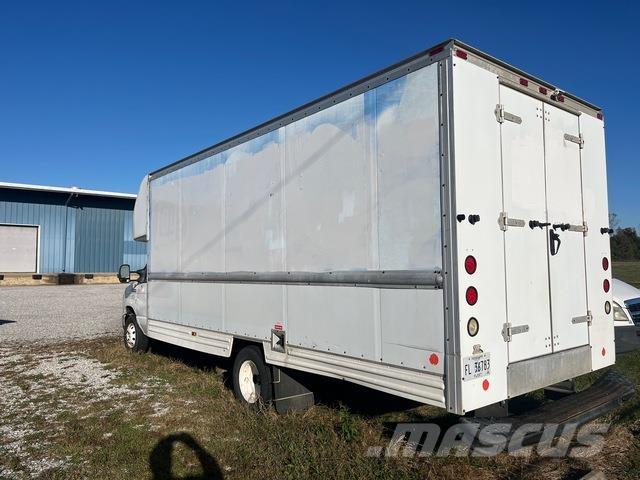 Ford E-350 Панельні фургони