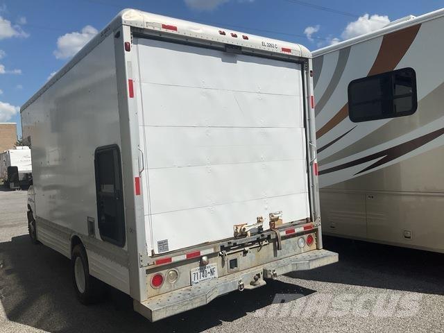 Ford E-450 Фургони