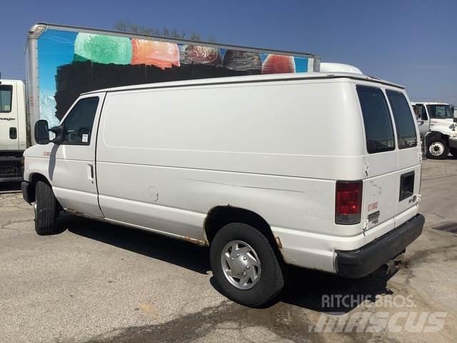 Ford E250 Панельні фургони