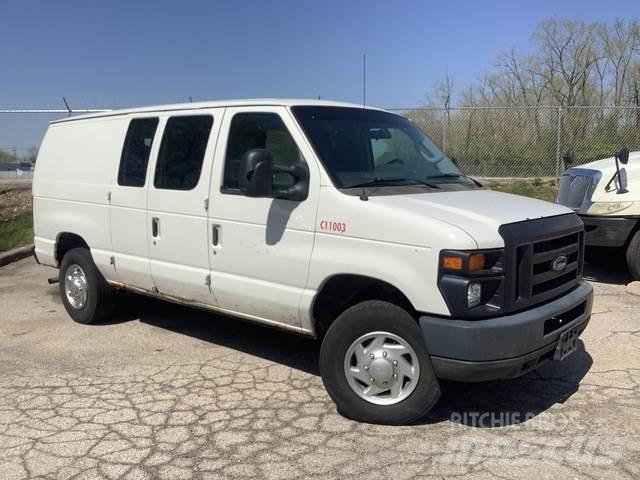 Ford E250 Панельні фургони