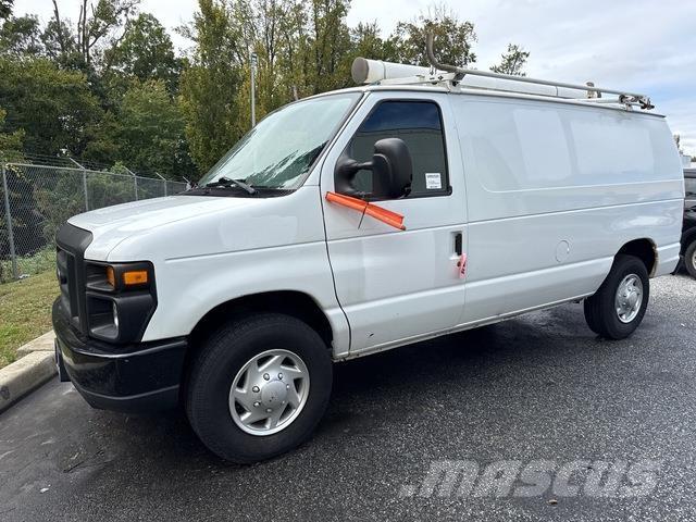 Ford E250 Панельні фургони
