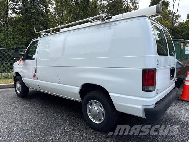 Ford E250 Панельні фургони