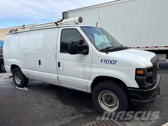 Ford E250 Панельні фургони