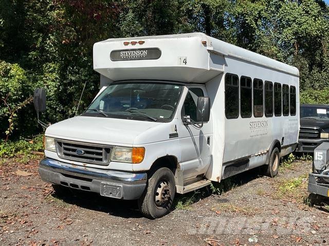 Ford E450 Автомобілі