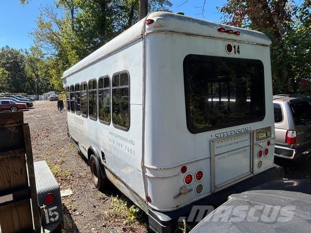 Ford E450 Автомобілі