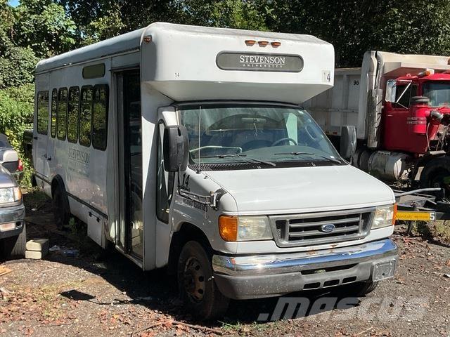 Ford E450 Автомобілі