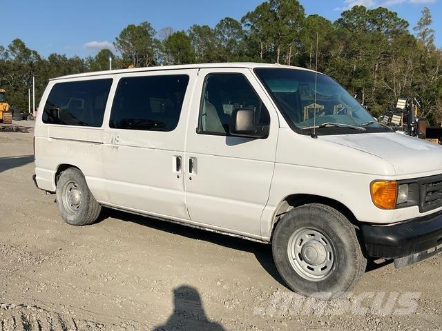 Ford Econoline Автомобілі