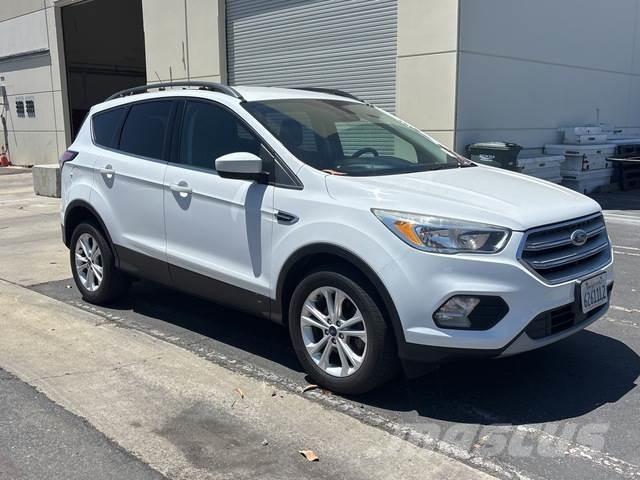 Ford Escape Автомобілі