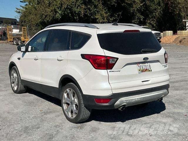 Ford Escape Автомобілі