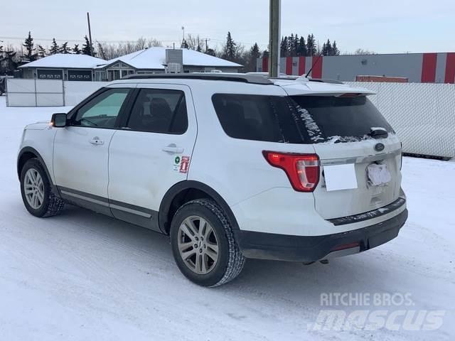Ford Explorer Автомобілі