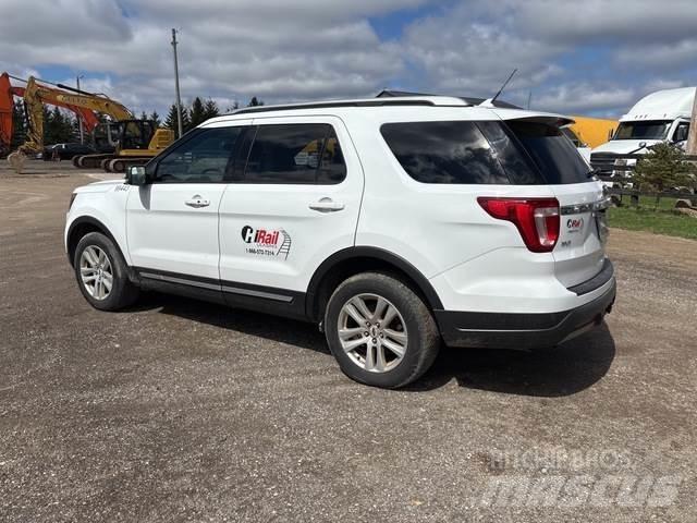 Ford Explorer Автомобілі