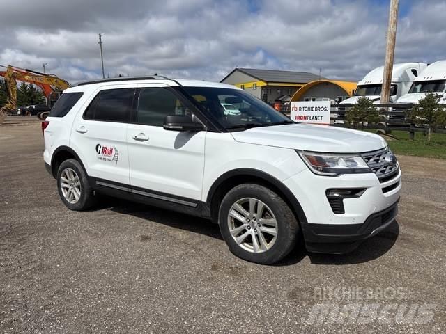Ford Explorer Автомобілі