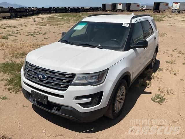 Ford Explorer Автомобілі