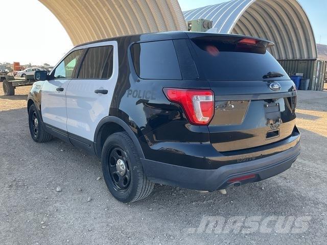 Ford Explorer Автомобілі