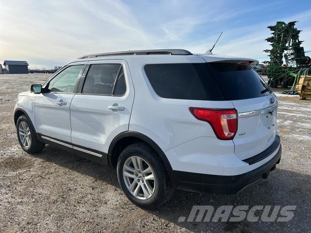 Ford Explorer Автомобілі