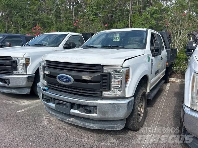 Ford F-250 Вантажівки-платформи/бокове розвантаження