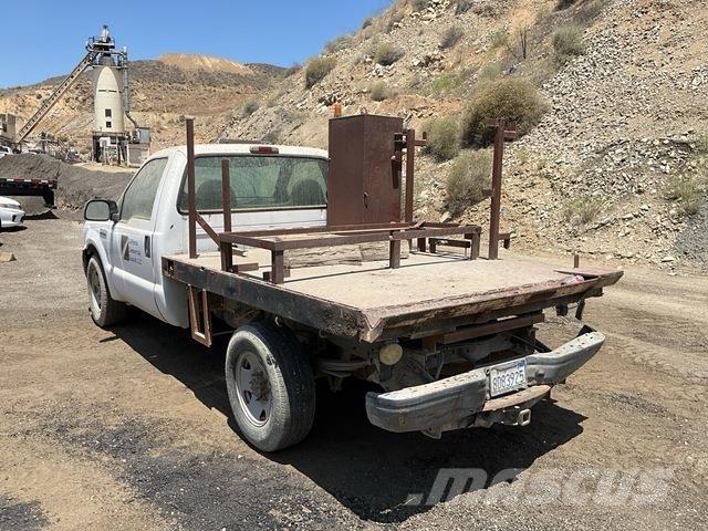 Ford F-250 Вантажівки-платформи/бокове розвантаження