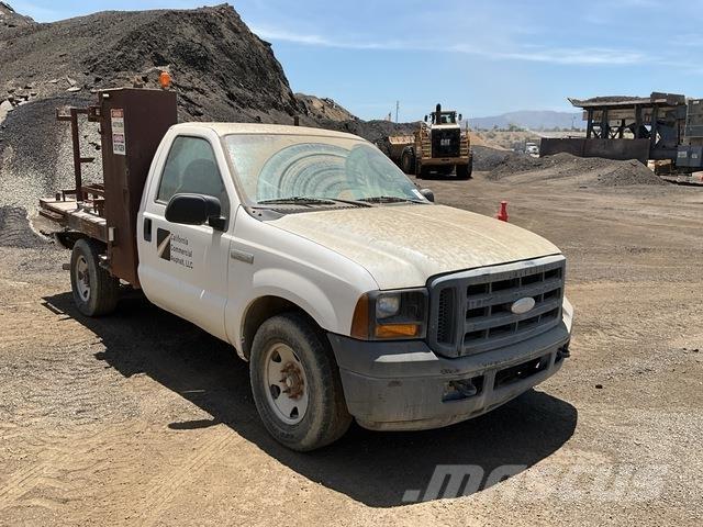 Ford F-250 Вантажівки-платформи/бокове розвантаження