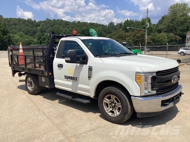 Ford F-250 Вантажівки-платформи/бокове розвантаження