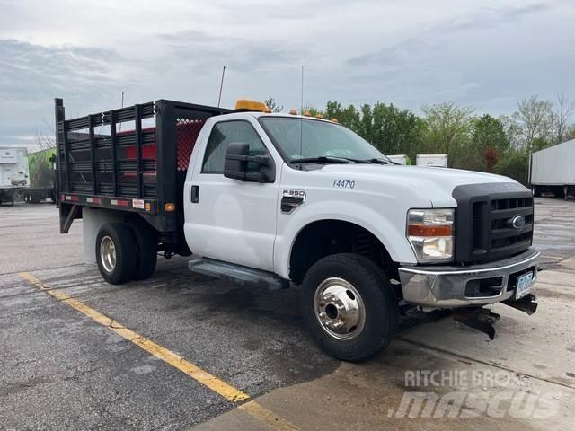 Ford F-350 Вантажівки-платформи/бокове розвантаження